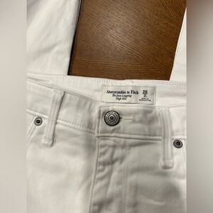Abercrombie white skinny jeans a size 2 long